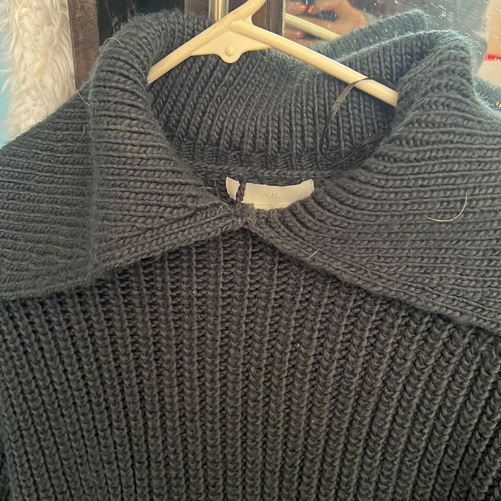 H&M sweater - Picture 3 of 3